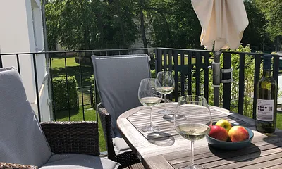 Süd-West-Balkon mit Sonnenschirm