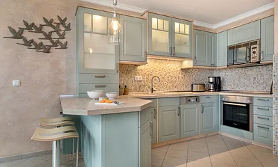 Ein Küchentresen bietet Platz für einen genußvollen Kaffee zwischendurch ...