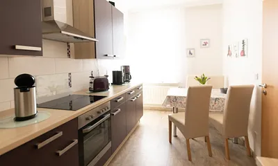 Küche mit gemütlicher Essecke