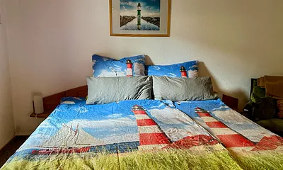 Schlafzimmer mit Doppelbett 1,80m x 2,00m