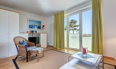 Wohnzimmer mit Flat-TV, W-LAN, Stereoanlage