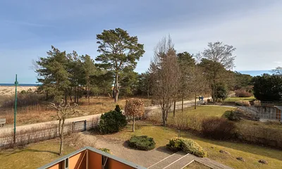Blick vom Balkon auf die Strandpromenade & Ostsee