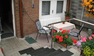 Eingang zur Ferienwohnung mit übersdachterTerrasse