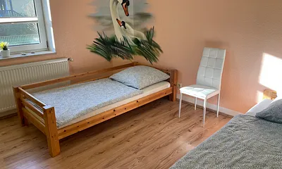 Kinderzimmer mit zwei Einzelbetten 