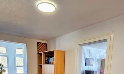 Flur mit Blick zur Veranda und Schlafzimmer 