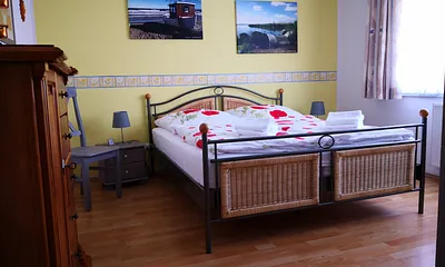 Schlafzimmer XL 13,5m² - Doppelbett 160x200 - neue TFK-Matratzen, Verdunklungsrollos