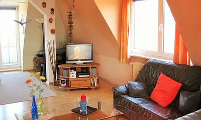 Wohnzimmer mit Flachbild-TV