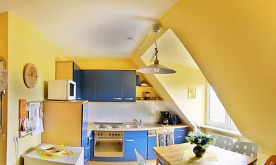 Die große Küche mit Esstisch