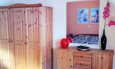 Das Schlafzimmer - Blick in den Spiegel