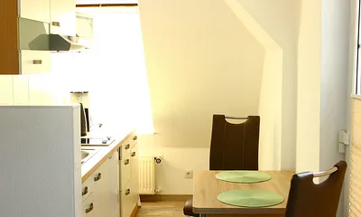 Küchenzeile mit Eßplatz