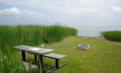 am Boddenufer ( Töpperhusgarten mit eigenem Zugang zu Boddenufer)