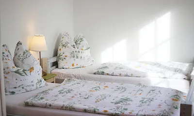 2. Schlafzimmer mit 2 Einzelbetten (je 1x2 m)