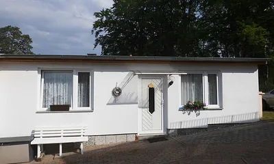 Bungalow auf dem Grundstück