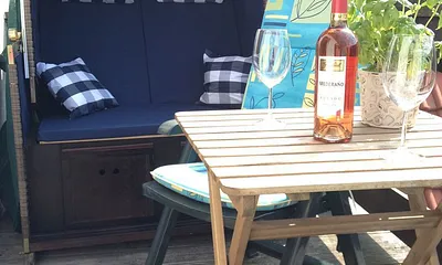 Balkon mit Strandkorb