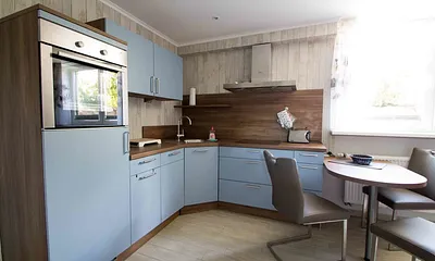 Ansicht Küchenbereich mit Essecke