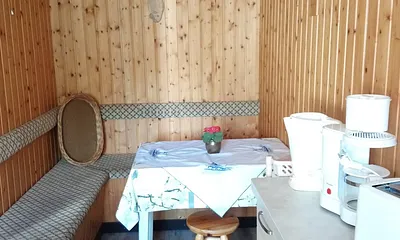 Gemütliche Essecke in abgeschlossener Küche