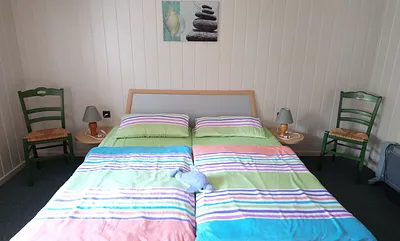 Schlafzimmer mit Doppelbett