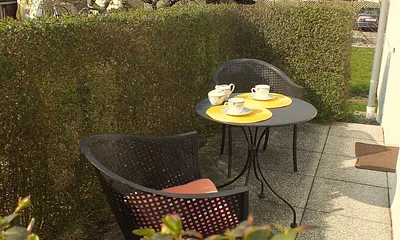 Genießen Sie den Blick aufs Wasser auf unserer Terrasse!