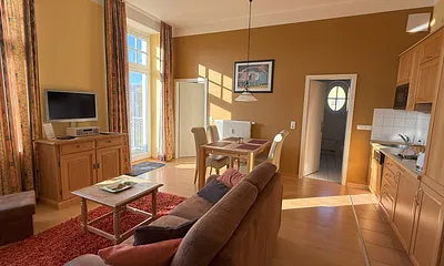 Lichtdurchfluteter Wohnraum 