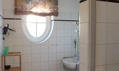 Tageslichtbad mit Dusche 