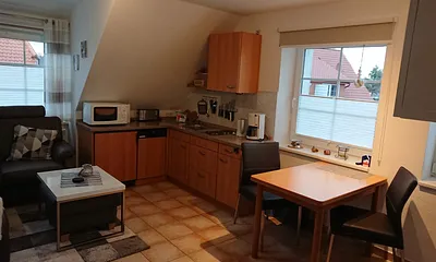 WohnenKüchenzeile und Esstisch