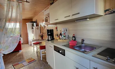 Küchenzeile/Essbereich/Schrank