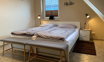 SZ im OG, 1 Doppelbett + 1 Einzelbett (siehe Grundriss)