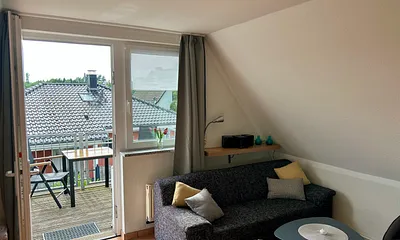 Eingang & Balkon