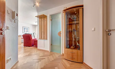 Diele mit Blick zum Wohnbereich