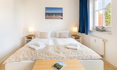 Schlafzimmer mit Doppelbett