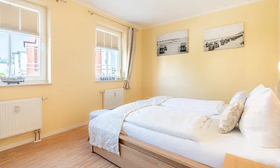 1. Schlafzimmer mit Doppelbett