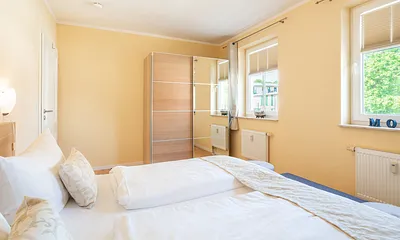 1. Schlafzimmer mit Doppelbett