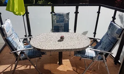 Die ruhig gelegene Terasse, mit großen Grill und gemütlichen Sitzgelegenheiten, lädt jeder Zeit zum entspannen ein.