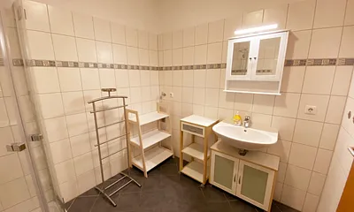 Badezimmer mit Dusche