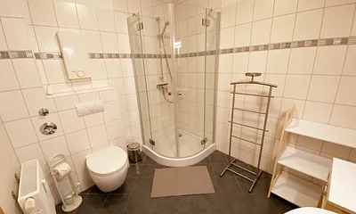 Badezimmer mit Dusche