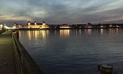 Die Seebrücke; am rechten Bildrand liegt die Villa Seeadler