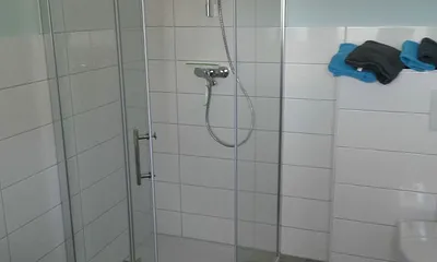 großes Bad mit Dusche