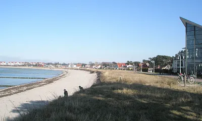 Strand mit Promenade