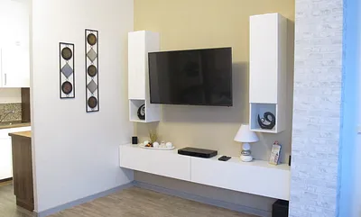 Wohnzimmer - kleine Anbauwand mit Flat -TV sowie BlueRay-Plyer und Radio
