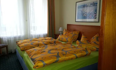 Schlafzimmer mit Doppelbett