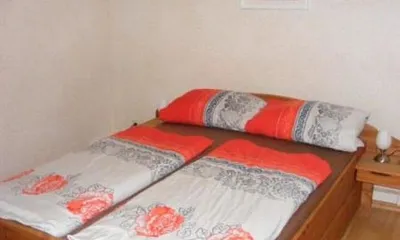 Schlafraum mit Doppelbett