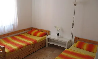 2. Schlafzimmer mit zwei Einzelbetten und Ausziehbett