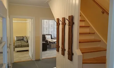 Blick vom Flur in das Schlaf- und Wohnzimmer