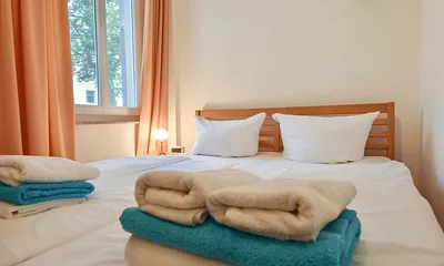 Schlafzimmer mit Doppelbett