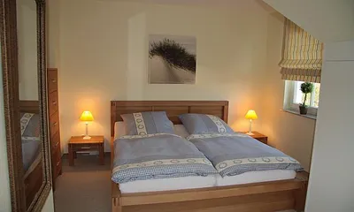 Schlafzimmer mit Doppelbett