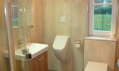 Bad mit Dusche und Sauna