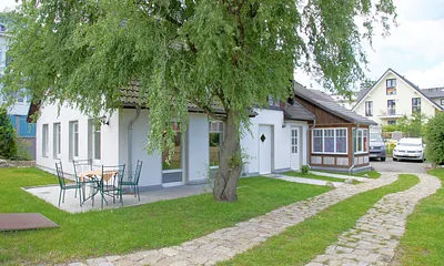 Außenansicht mit Terrasse