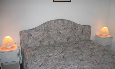 Doppelbett mit zwei einzeln verstellbaren Lattenrosten