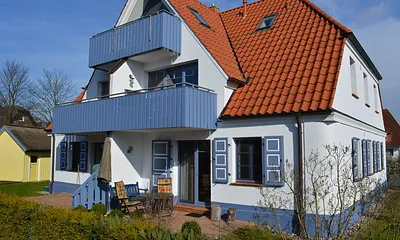 Die sonnige Süd-West-Terrasse mit reichlich Abstand zum Nachbarn - in Zingst ist das schon etwas besonderes! 