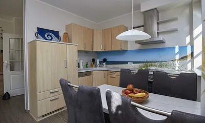 Ein Früstück mit "Meerblick" ermöglicht dieneue moderne Bildrückwand.